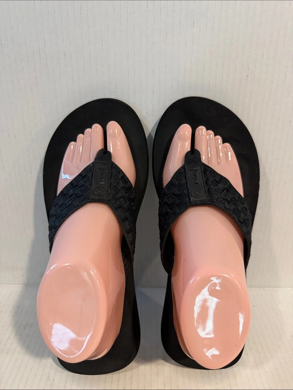 Reef Black Women's 1-1/2” Woven Strap Flip Flop Sandals (sz10)